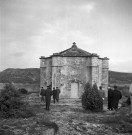 Saint-Restitut.- La chapelle Saint-Sépulcre bâtie en 1508 par Guillaume Adhémar, évêque du Tricastin, de retour de Terre Sainte.