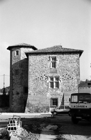 Chanos-Curson.- La façade sud de la maison forte de Conflans.