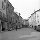 Buis-les-Baronnies. - La place des arcades