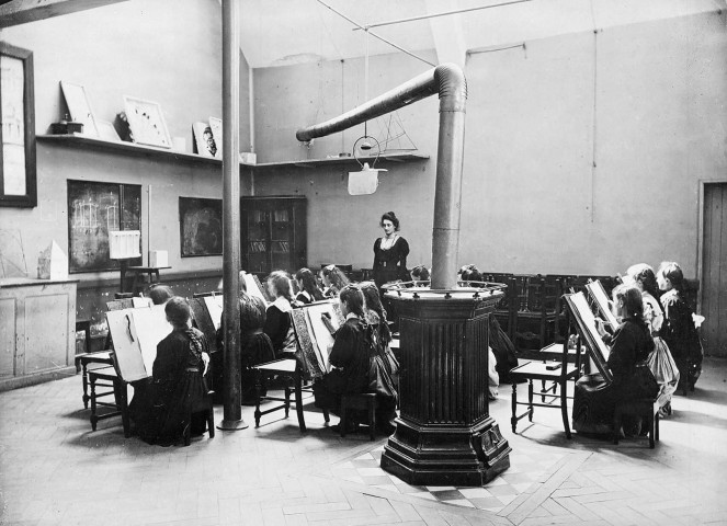 Pont-à-Mousson (Meurthe et Moselle).- Cours de dessin à l'école primaire supérieure.