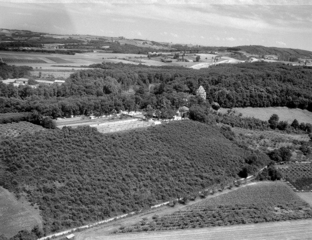 Beausemblant.- Vue aérienne du château de Senaud.