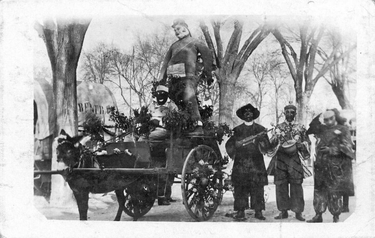 Char décoré à la fête des Laboureurs dans les années 1920.