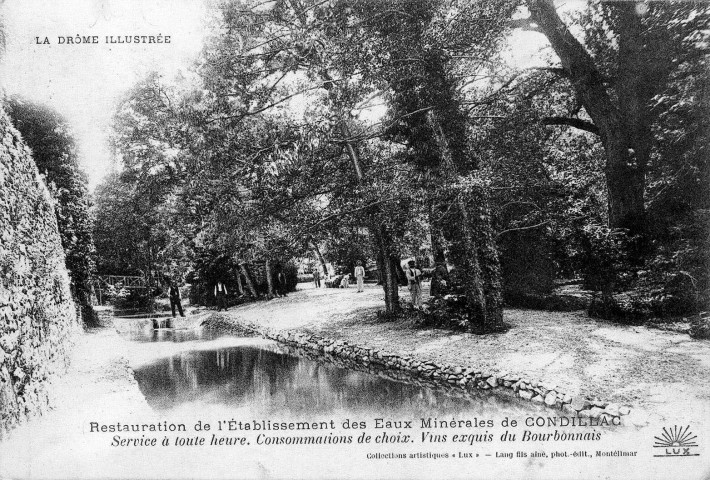 Parc de l'établissement des eaux minérales, source découverte en 1845.