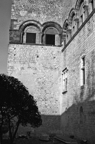Montélimar.- La façade ouest du château des Adhémar.