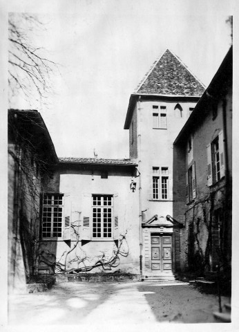 Grâne.- L'entrée du château Monroe.