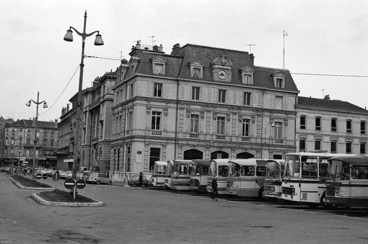 Valence.- La Caisse d'Épargne, place Aristide Briand.