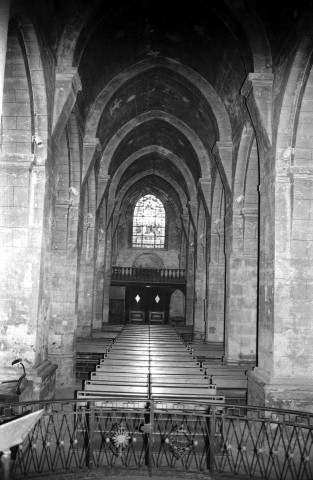 Étoile-sur-Rhône. - La nef de l'église Notre-Dame, avant nettoyage.