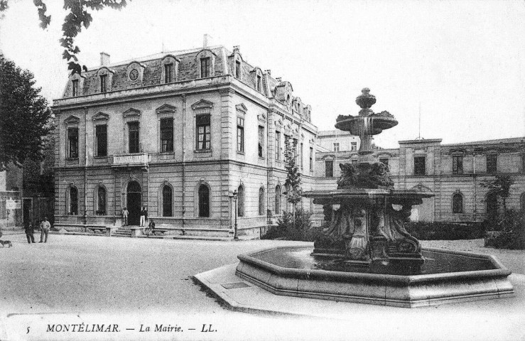 La mairie.