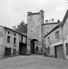 Étoile-sur-Rhône.- L'entrée du château Diane de Poitiers.