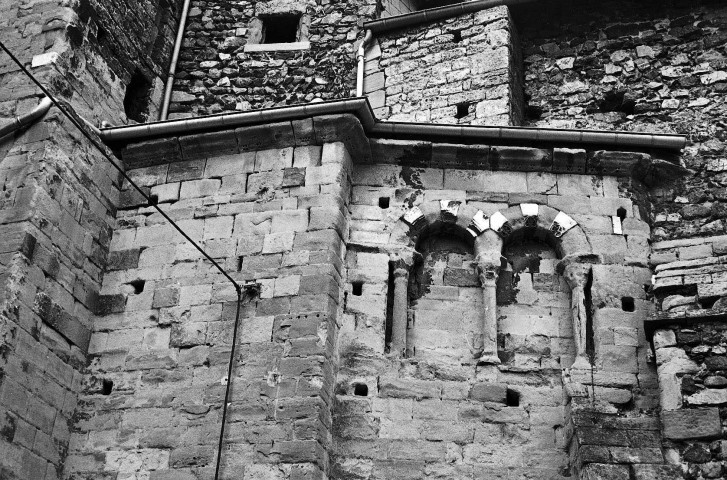 Saint-Vallier. - La façade sud de l'église Saint-Valère.