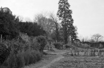 Peyrins.- La fontaine sud du château de Sallmard.