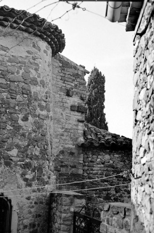 Francillon-sur-Roubion.- Le chevet de l'église Saint-Pierre-aux-Liens.