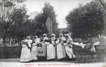 Nourrices devant la statue de Louis Gallet (1901).