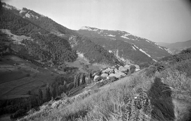 Glandage. - Vue du hameau de Grimone.