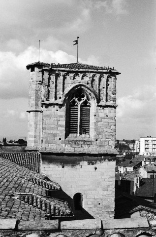 Romans-sur-Isère. - La façade est du clocher de la collégiale Saint-Barnard.