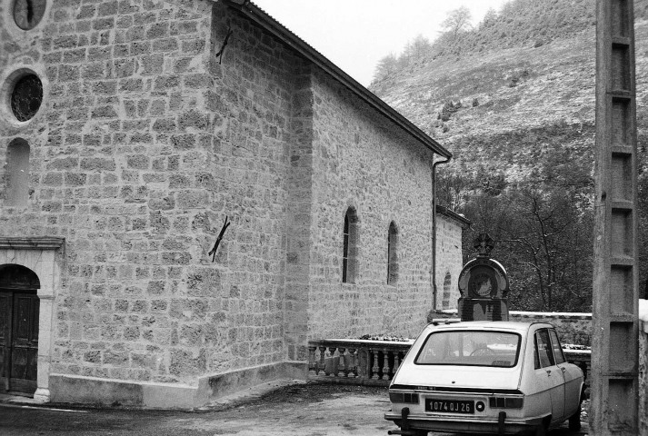 Bouvante.- La façade sud de l'église Saint-Pierre de Bouvante-le-Haut.