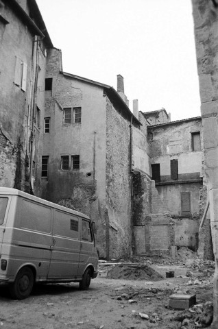 Romans-sur-Isère.- Travaux de démolition de l'îlot 10 du quartier Pêcherie.