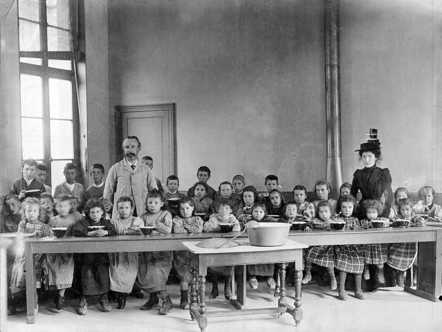 Bellême (Orne).- Cantine de l'école communale.