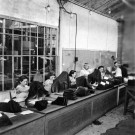 Bourg-de-Péage. - Opération de garantissage aux ateliers de la chapellerie Mossant (dans les années 1950).