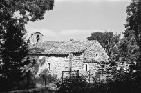 Bellegarde-en-Diois. - La façade sud et le chevet de l'église Saint Joseph du hameau de Montlahuc.