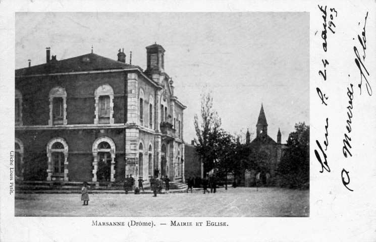 La mairie construite en 1884 et l'église.