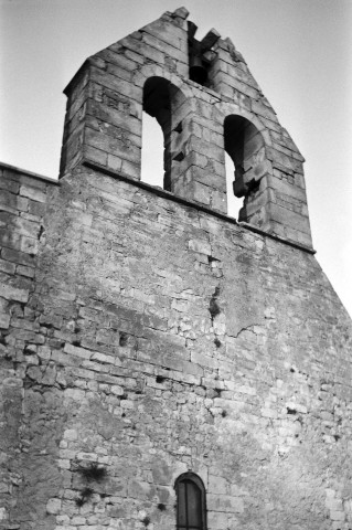 Roussas.- La chapelle du château.