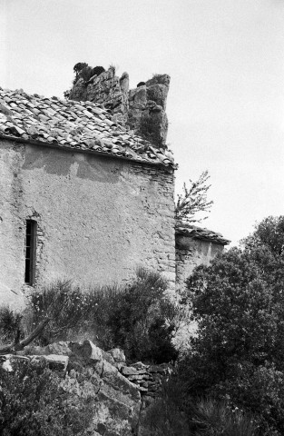Bénivay-Ollon.- La façade sud de la chapelle Saint-Jean d'Ollon.