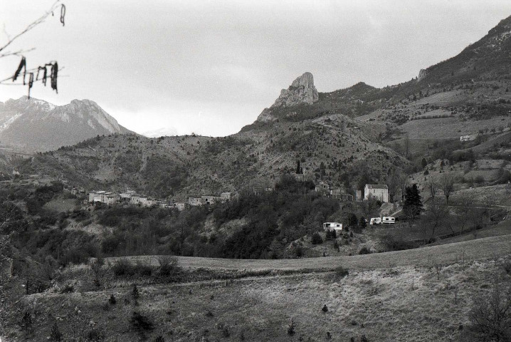 Saint-Benoît-en-Diois.- Vue panoramique du village.