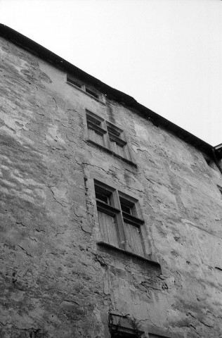 Charmes-sur-l'Herbasse. - Détail de la façade sud du château féodal.