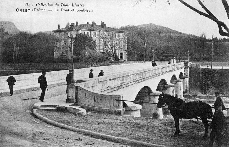 Crest.- Le pont Soubeyran et l'actuel Lycée Collège Professionnel Saint-Louis.