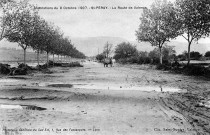 La route de Valence après le débordement du Mialan du 8 et 9 octobre 1907.