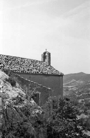 Bénivay-Ollon.- La façade nord de la chapelle Saint-Jean d'Ollon.