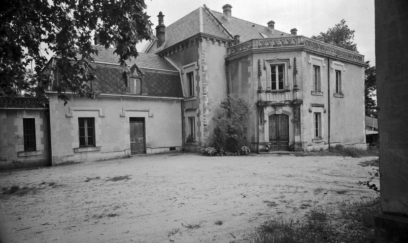 Montmeyran. - Le château de Montalivet.