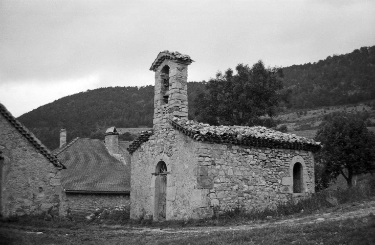 Boulc.- La chapelle du hameau des Tatins.