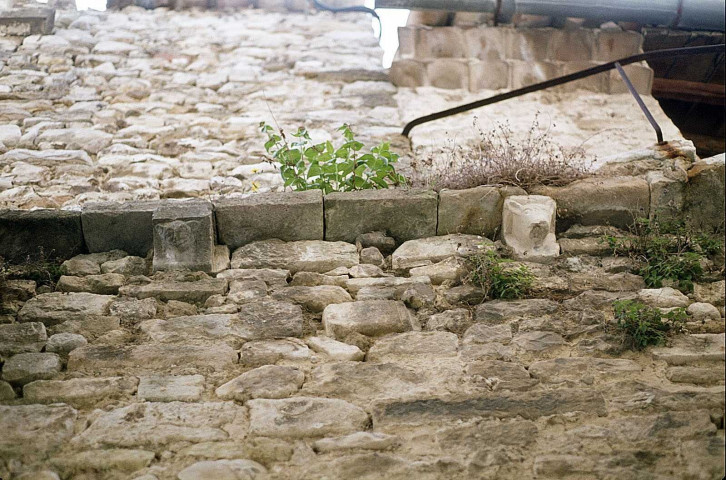 Rousset-les-Vignes.- Détail de l'église.