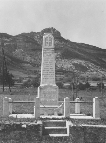 53. Brigade de Saillans. Nature de la commémoration : monument. Lieu : Vercheny, entrée sud du tunnel de la route nationale n°93. Nombre de victimes, mortes en déportation : 11. Circonstances : répression faisant suite à un sabotage de la voie ferrée à Vercheny en 1943.