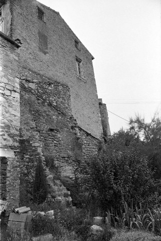 Mirabel-aux-Baronnies.- Vue du village pour une enquête architecturale.