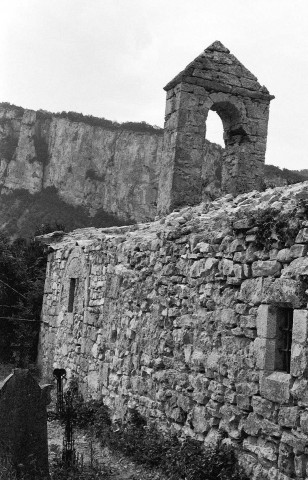 Omblèze. - La chapelle Sainte-Madeleine du hameau d'Ansage, après les travaux de dégagement en juillet 1979.