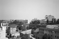 Valence.- Vue de la Préfecture et du Foyer des jeunes travailleurs, prise de la terrasse des Archives départementales.