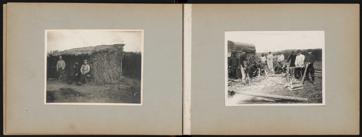 Militaires devant une cabane. Fabrication de planches.
