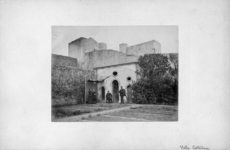 Montélimar.- Villa Costadau, studio photographique installé dans le jardin.