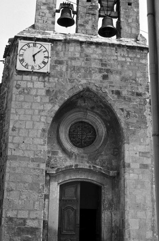 Rousset-les-Vignes.- Le porche de l'église Saint-Mayeul.