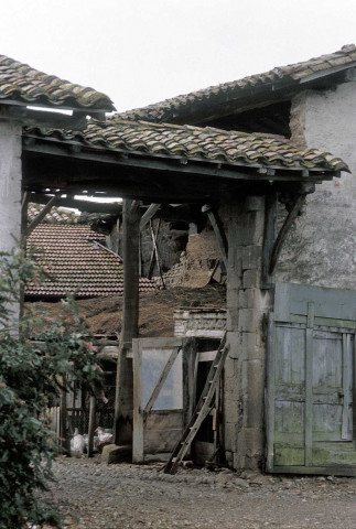 Épinouze.- Dépendances de la commanderie de Lachal.