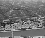 Vue aérienne de la ville et du Rhône.