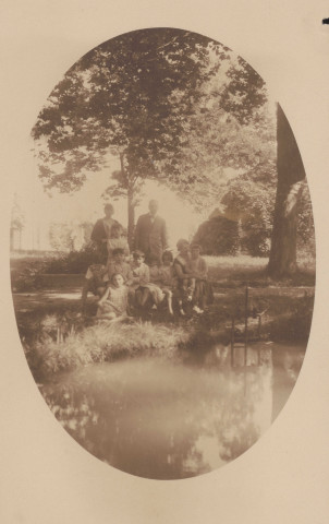 Photographies de famille éditées au format "carte postale".