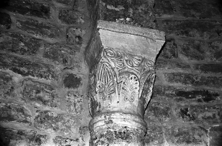 Piègros-la-Clastre.- Chapiteau du chœur de l'église Saint-André.