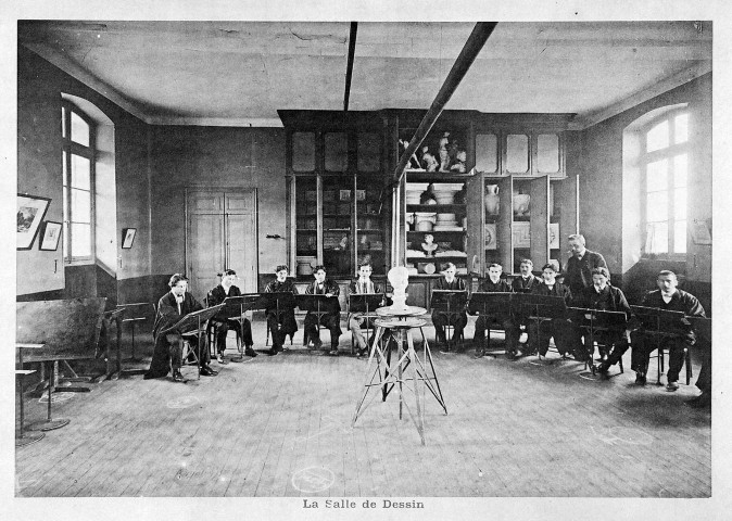 Valence.- La salle de dessin de l'École Normale d'instituteurs.