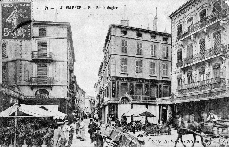 Valence.- Marché de plantes place de la République.