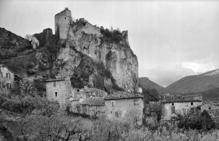 La Roche-sur-le-Buis. - Vestiges du château.