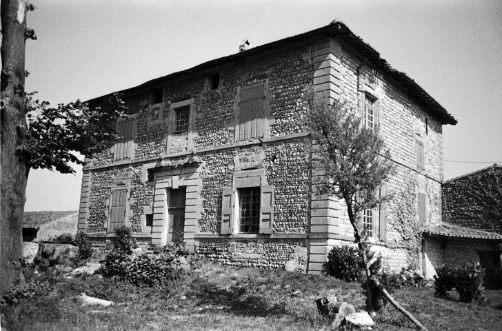 Bésayes. - Façade ouest de la maison de maître du domaine des Thévenins.